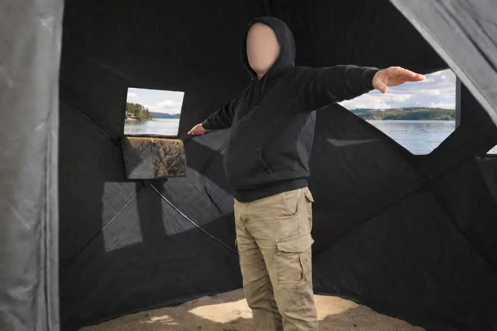 Q10 Cube XL MM Mies sisällä.webp